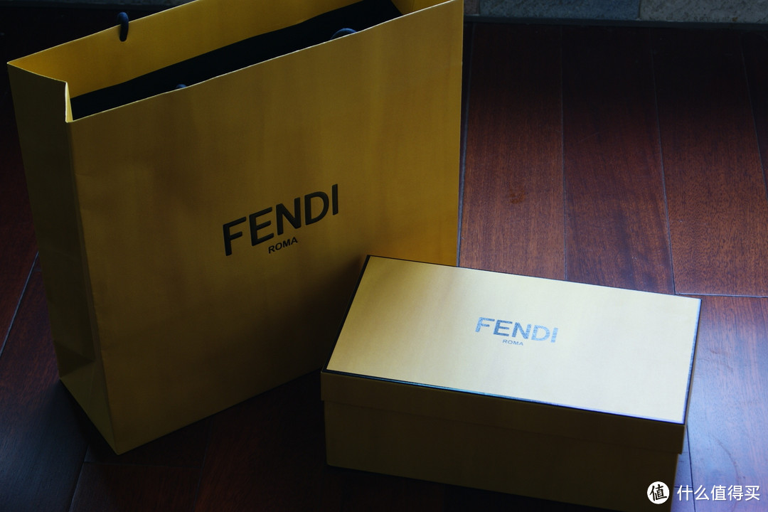 恶魔之眼——FENDI 芬迪 BAG BUGS 初代男款黑色运动休闲鞋