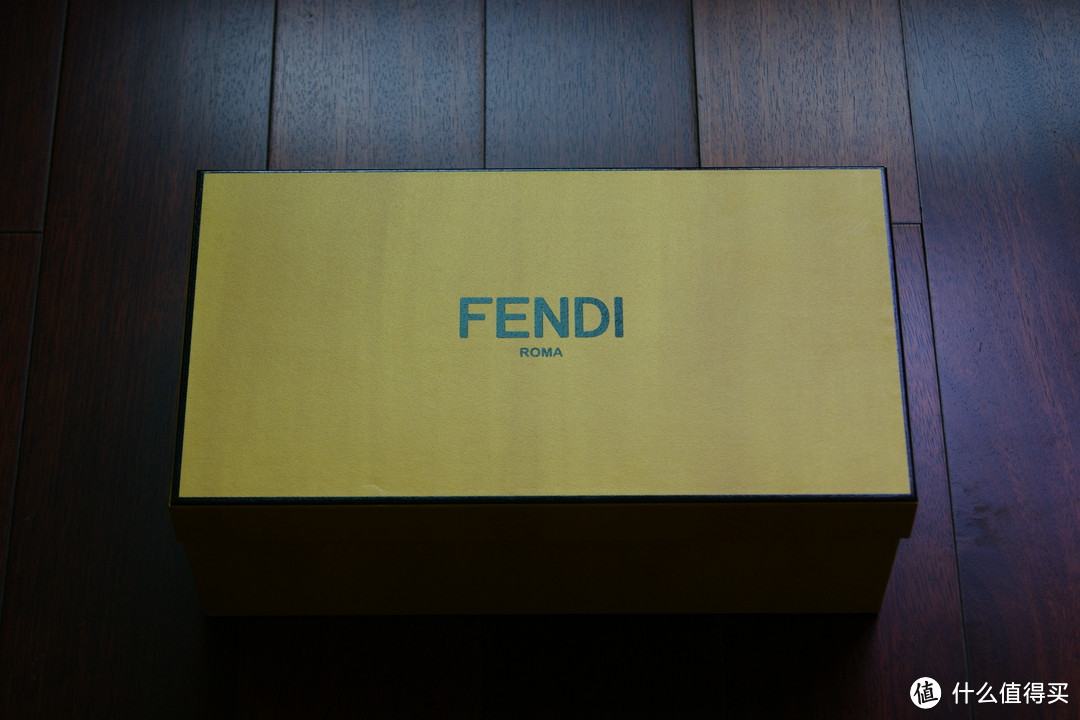 恶魔之眼——FENDI 芬迪 BAG BUGS 初代男款黑色运动休闲鞋