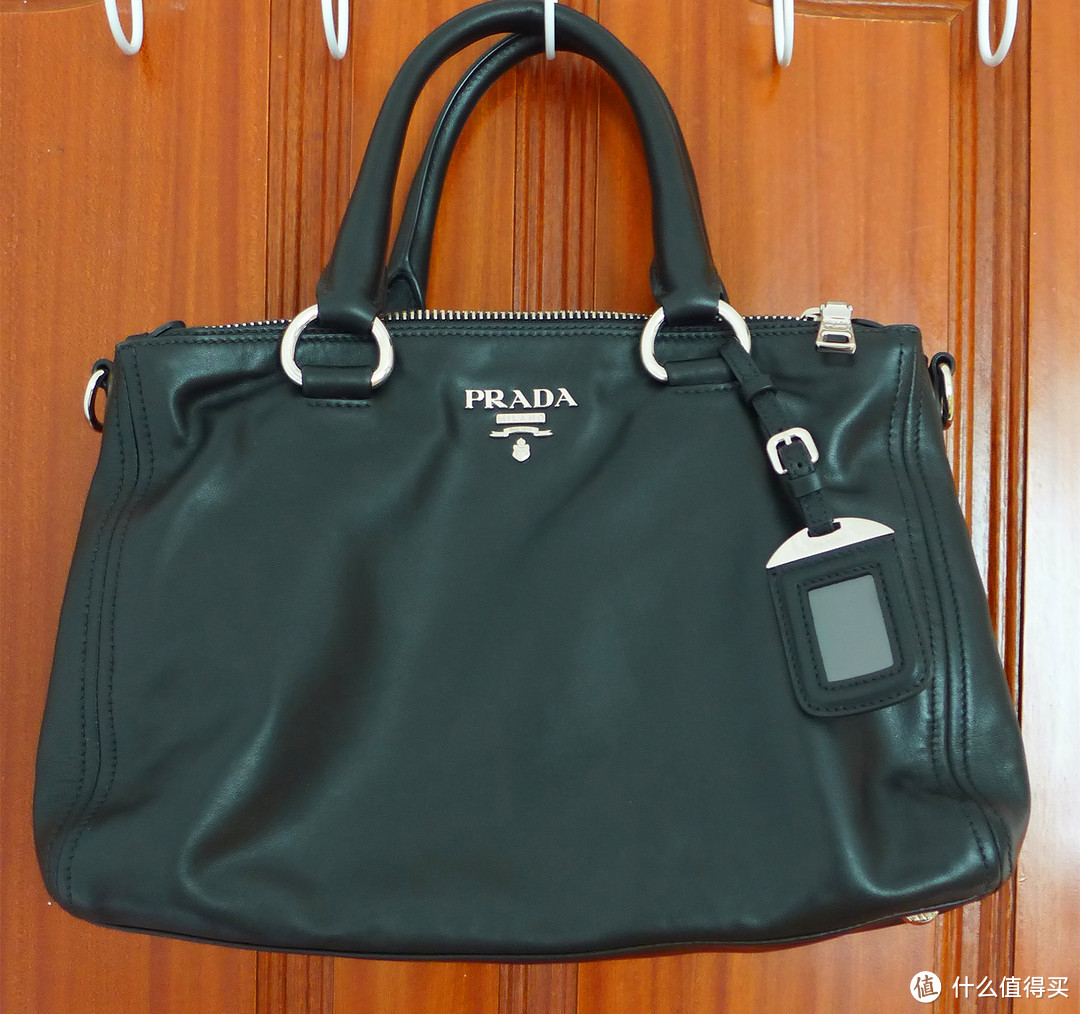 斜晖脉脉水悠悠:Prada 普拉达 女士黑色真皮手提单肩斜挎包 BN2866