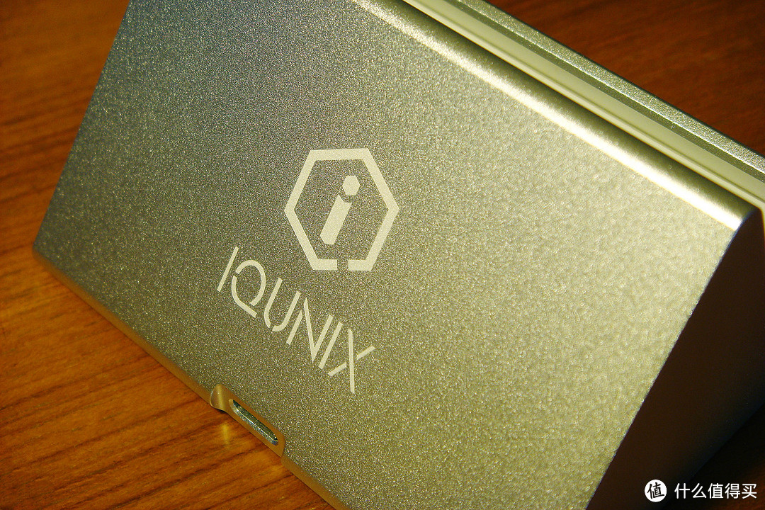iQUNIX Dock For iPHONE&iPAD 充电底座