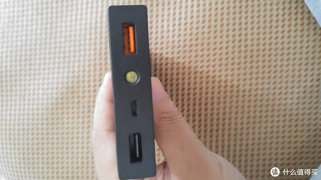 Aukey Quick Charge 2.0 15000mAh移动电源到手简测