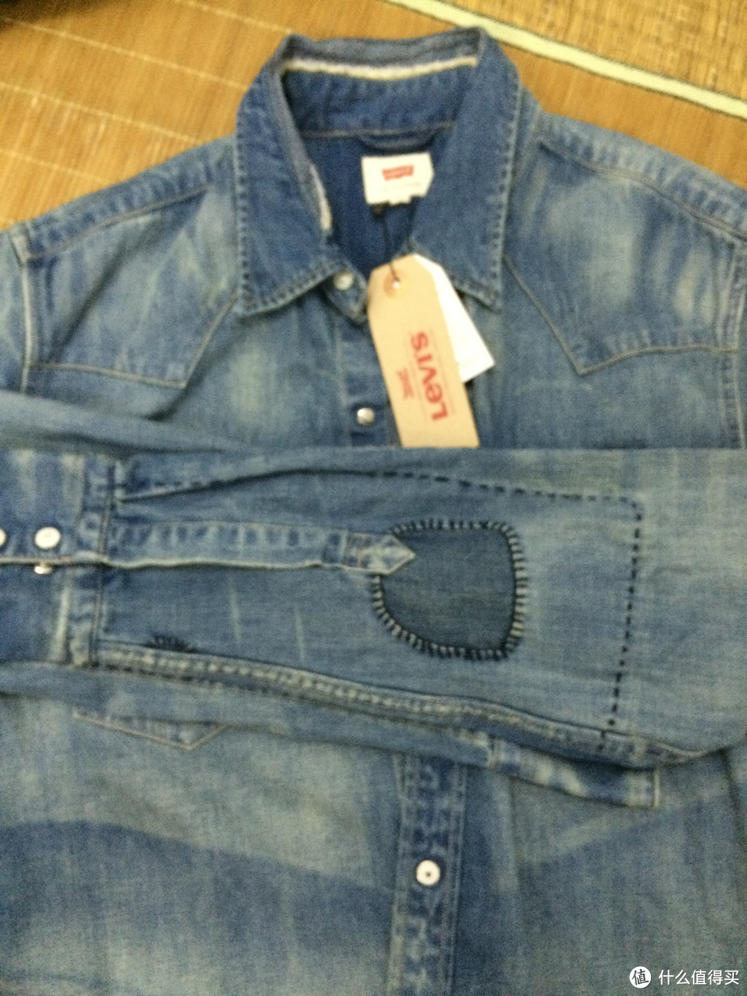 一次成功的尺寸选择 — Levi‘s男款牛仔衬衫