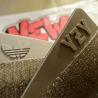 奢侈礼物——Adidas Originals Yeezy 750 Boost潮鞋瞻仰