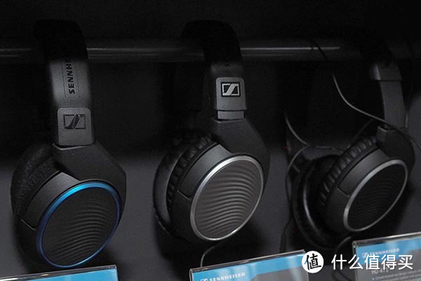 更具时尚个性设计风格：SENNHEISER 森海塞尔 发布 HD 400系列三款全新头戴式耳机