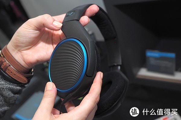 更具时尚个性设计风格：SENNHEISER 森海塞尔 发布 HD 400系列三款全新头戴式耳机