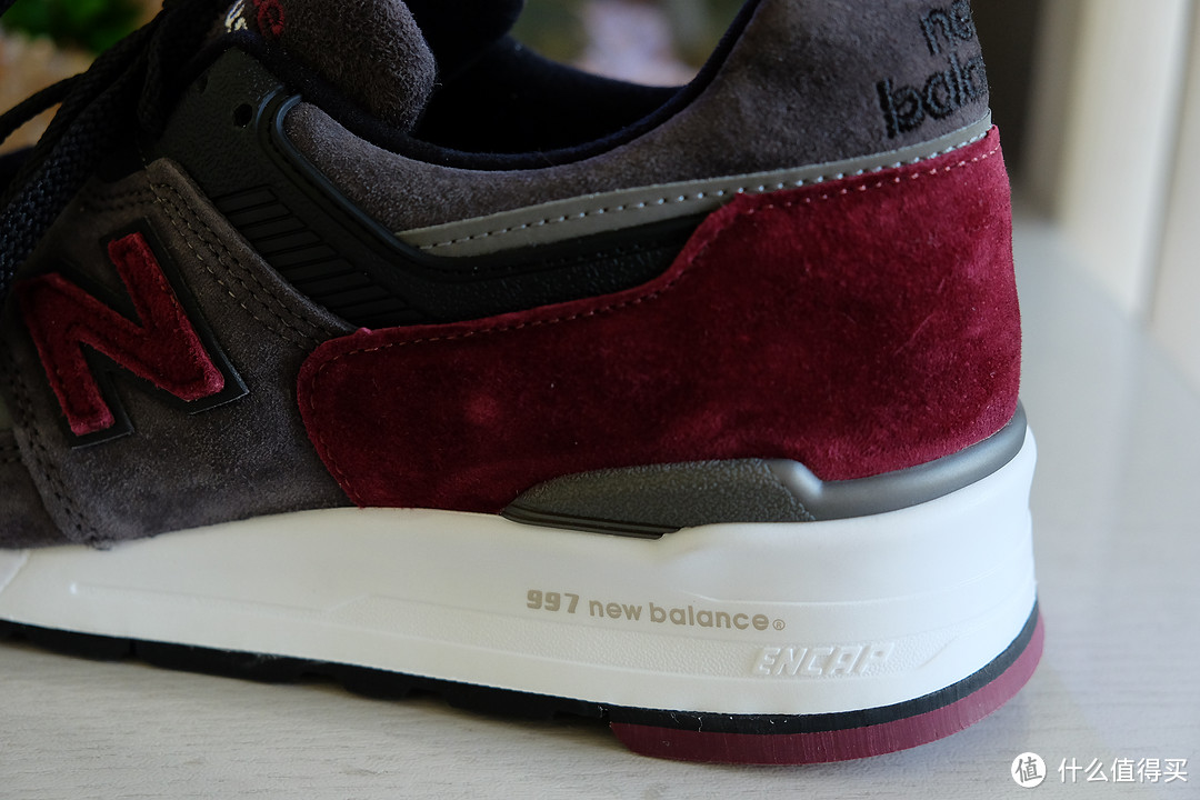 平淡生活中的一抹红：new balance 997ccf 跑鞋
