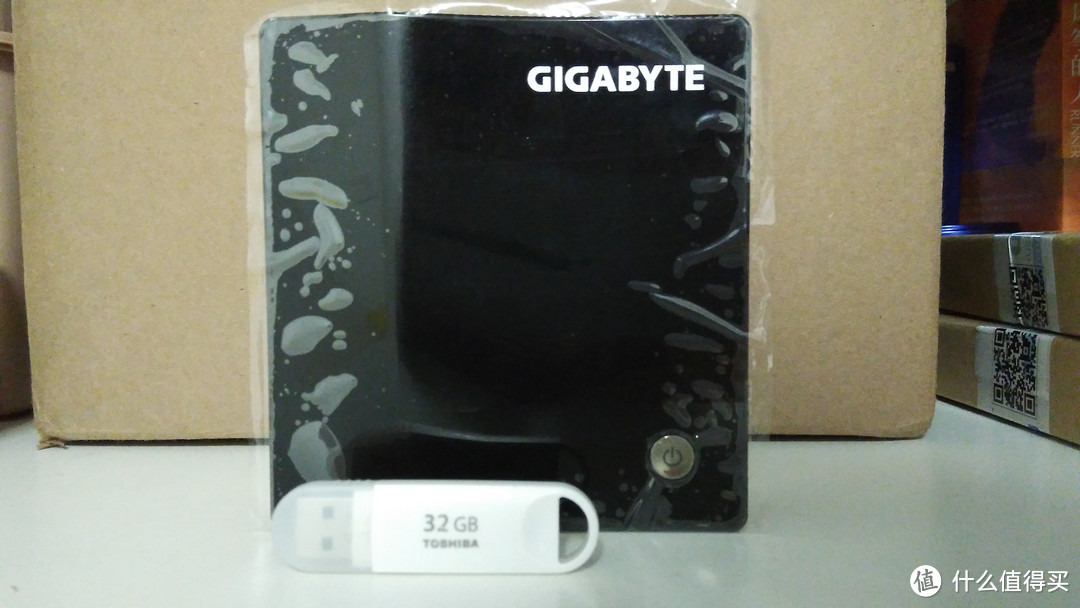 入手 Gigabyte 技嘉 Brix GB-BXPi3-4010 可投影紧凑型电脑