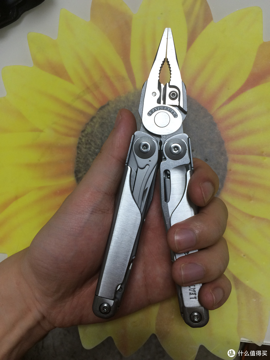 Leatherman 莱泽曼与 Victorinox 维氏 部分多功能工具的对比