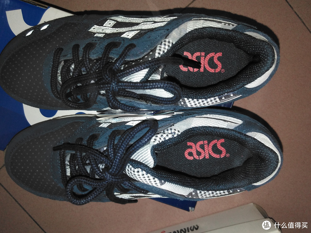 入手 ASICS 亚瑟士 跑鞋 和 MINNETONKA 迷你唐卡 平底鞋 附鞋码参考