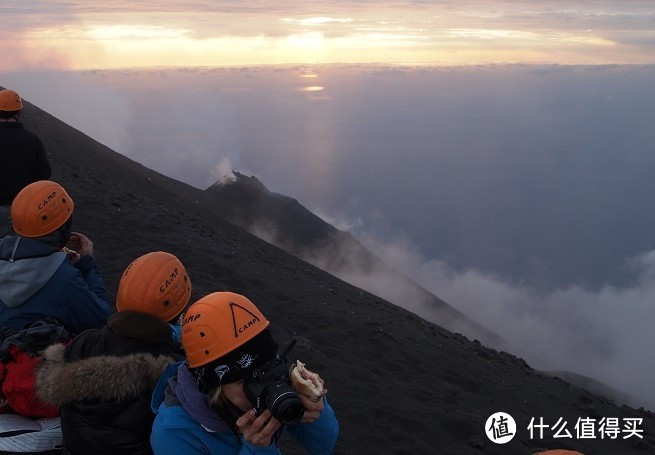 去火山岛之前的紧急购箱行动 — Legendwalker 雷剑欧客 万向轮拉杆箱 银红色 24寸