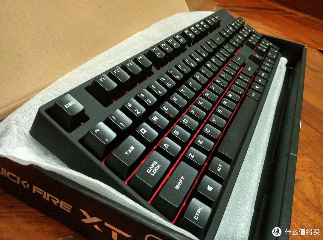 COOLMASTER 酷冷至尊 烈焰枪XT 104红轴机械键盘开箱