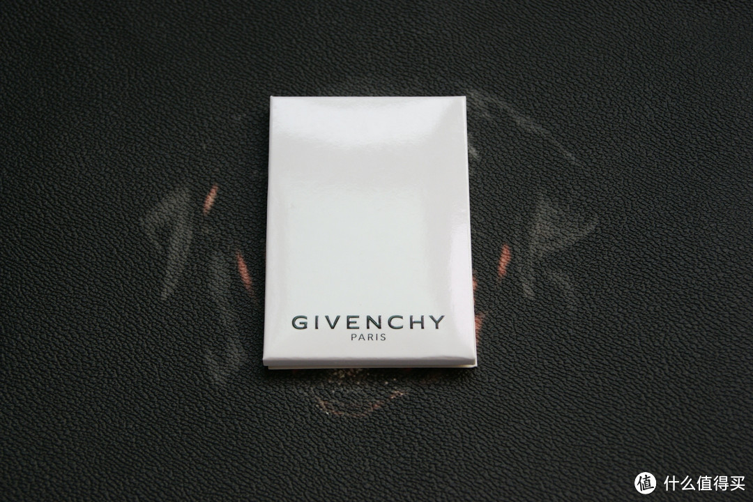 恶犬出没——GIVENCHY 纪梵希 ROTTWEILER 罗威纳犬印花狗头手拿包