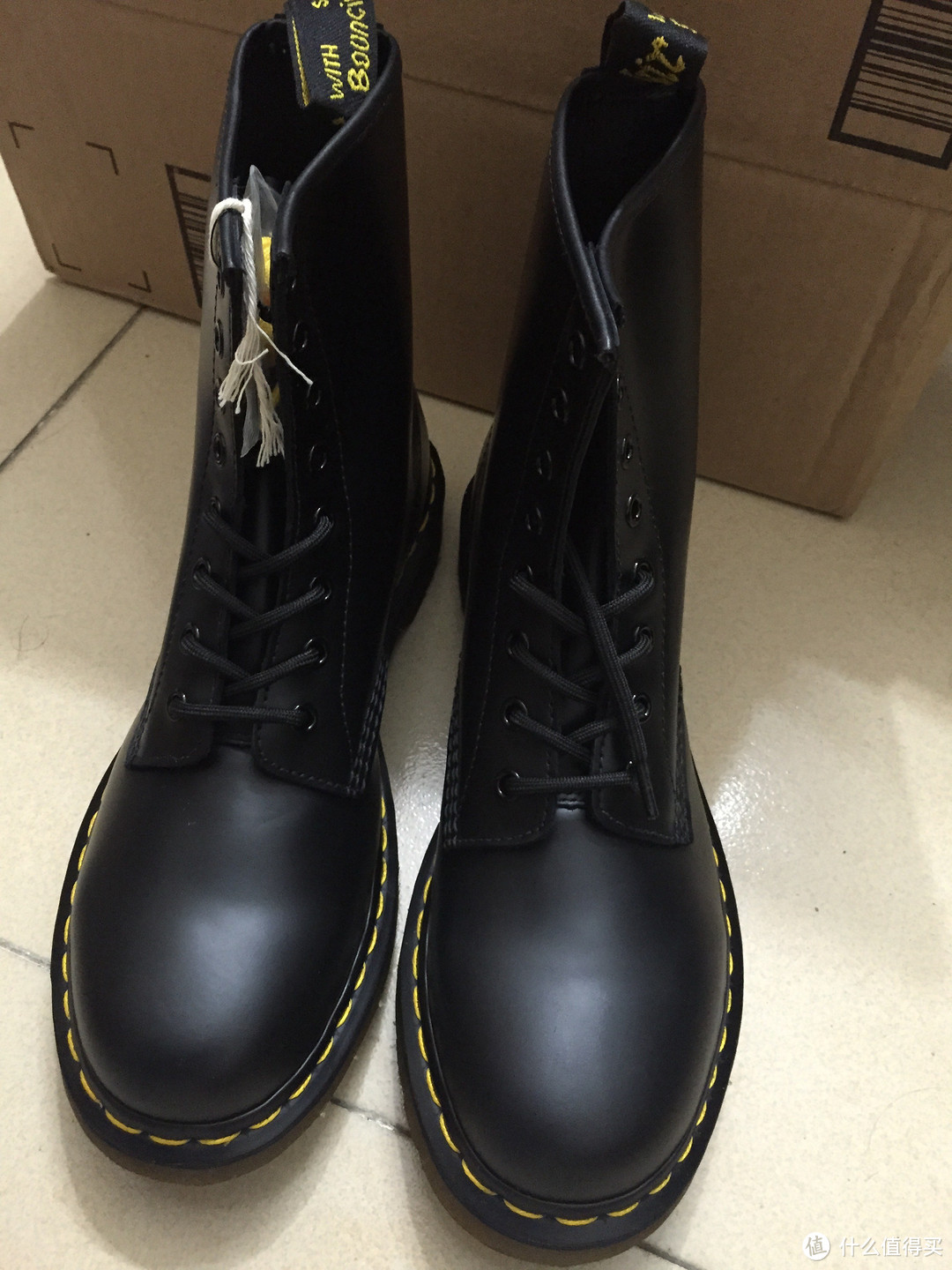 超级好价：Dr. Martens 1460 中性8孔马丁靴