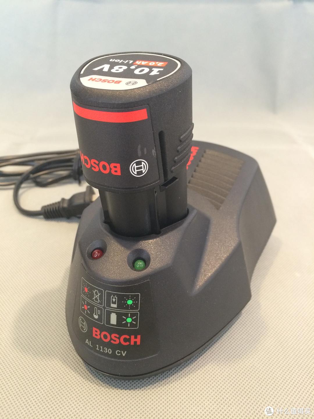 GSB 10,8-2-LI 充电式冲击钻 & GLI 10,8 V-LI 充电式手电筒