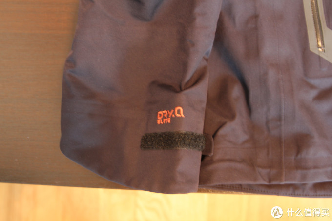 昂贵的软壳:Mountain Hardwear 山浩 Snowtastic Jacket