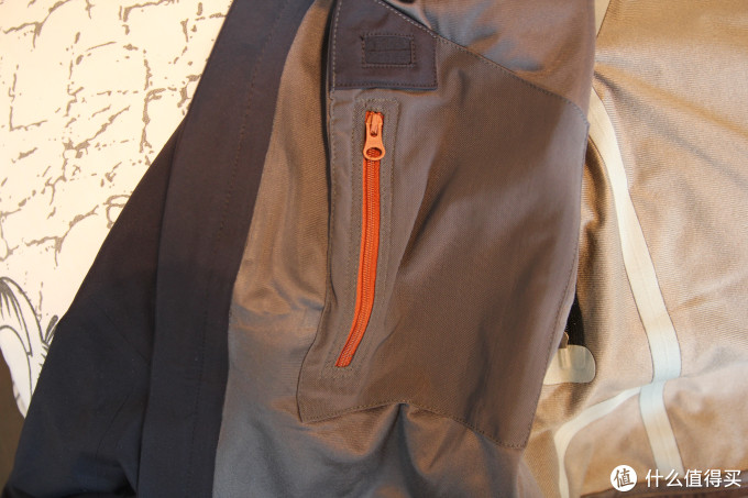 昂贵的软壳:Mountain Hardwear 山浩 Snowtastic Jacket