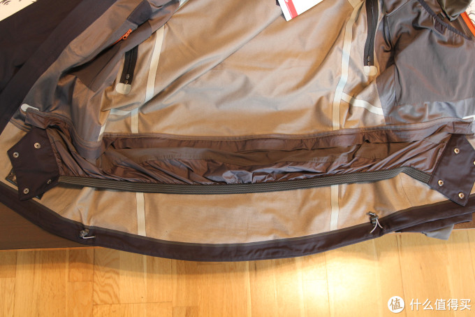 昂贵的软壳:Mountain Hardwear 山浩 Snowtastic Jacket