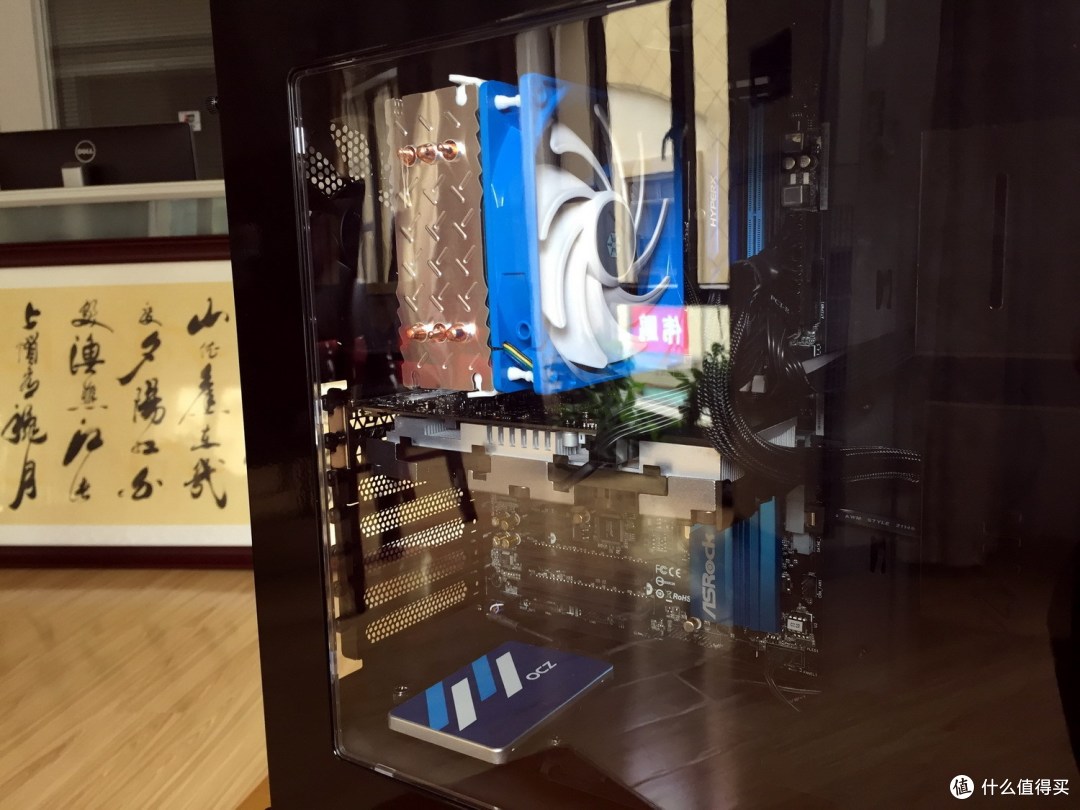 盯着张大妈配电脑