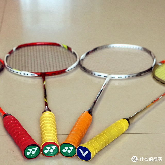 一支羽毛球拍怎么够用？