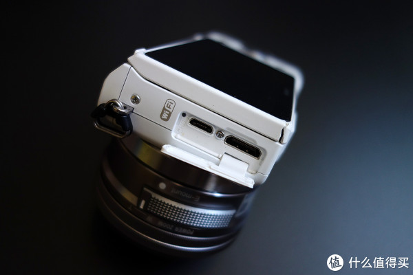 另一侧是USB充电口和Mini-HDMI口
