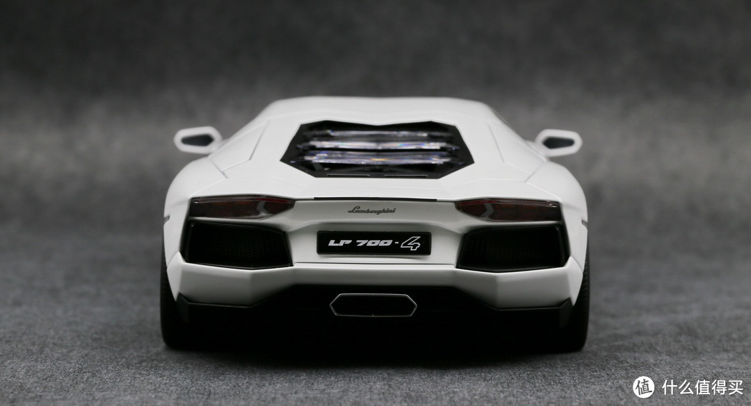 性感的蛮牛——Autoart 1/18 Lamborghini Aventador LP700-4