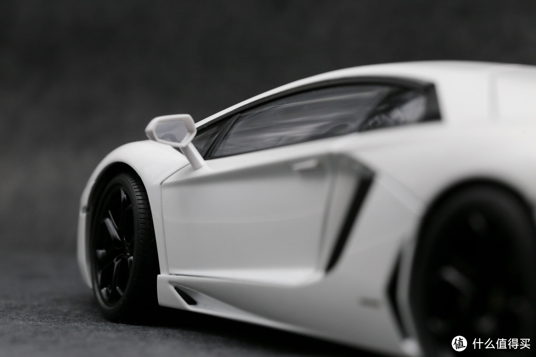 性感的蛮牛——Autoart 1/18 Lamborghini Aventador LP700-4