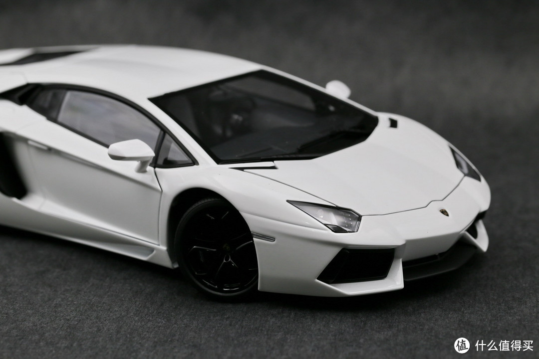 性感的蛮牛——Autoart 1/18 Lamborghini Aventador LP700-4