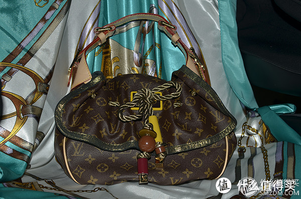 奢华的小珠珠：LOUIS VUITTON 路易威登 2009 秀场款小包包