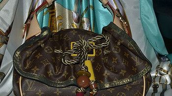 奢华的小珠珠：LOUIS VUITTON 路易威登 2009 秀场款小包包