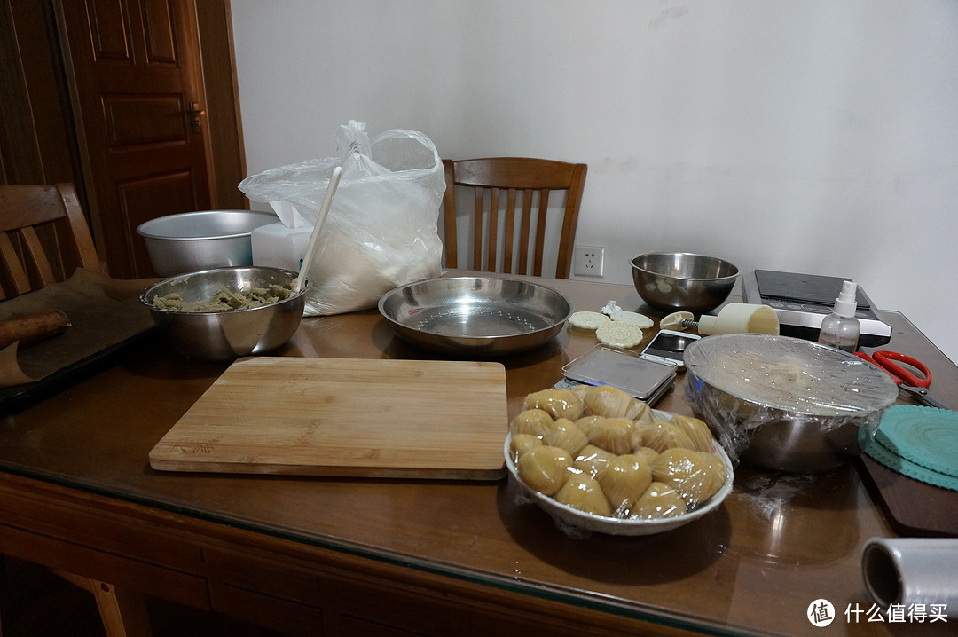 中秋必备美食:广式莲蓉蛋黄月饼--赶在节前的新手DIY攻略!