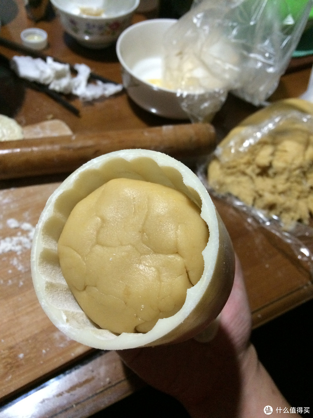中秋必备美食:广式莲蓉蛋黄月饼--赶在节前的新手DIY攻略!