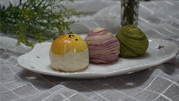 MiaMia's私厨 篇三：【中秋伴手礼】广式莲蓉蛋黄月饼 & 三色蛋黄酥 