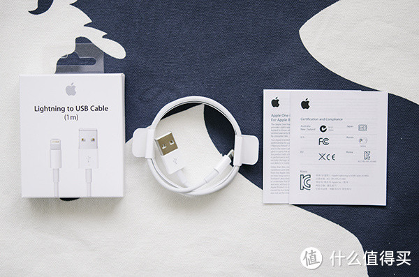 Apple Lightning to USB Cable 数据线 开箱