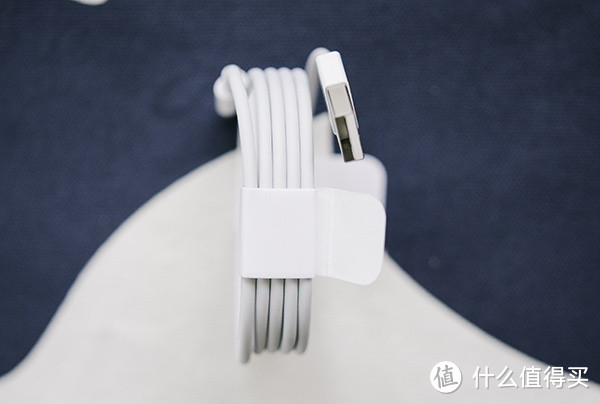 Apple Lightning to USB Cable 数据线 开箱