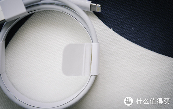 Apple Lightning to USB Cable 数据线 开箱