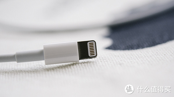 Apple Lightning to USB Cable 数据线 开箱