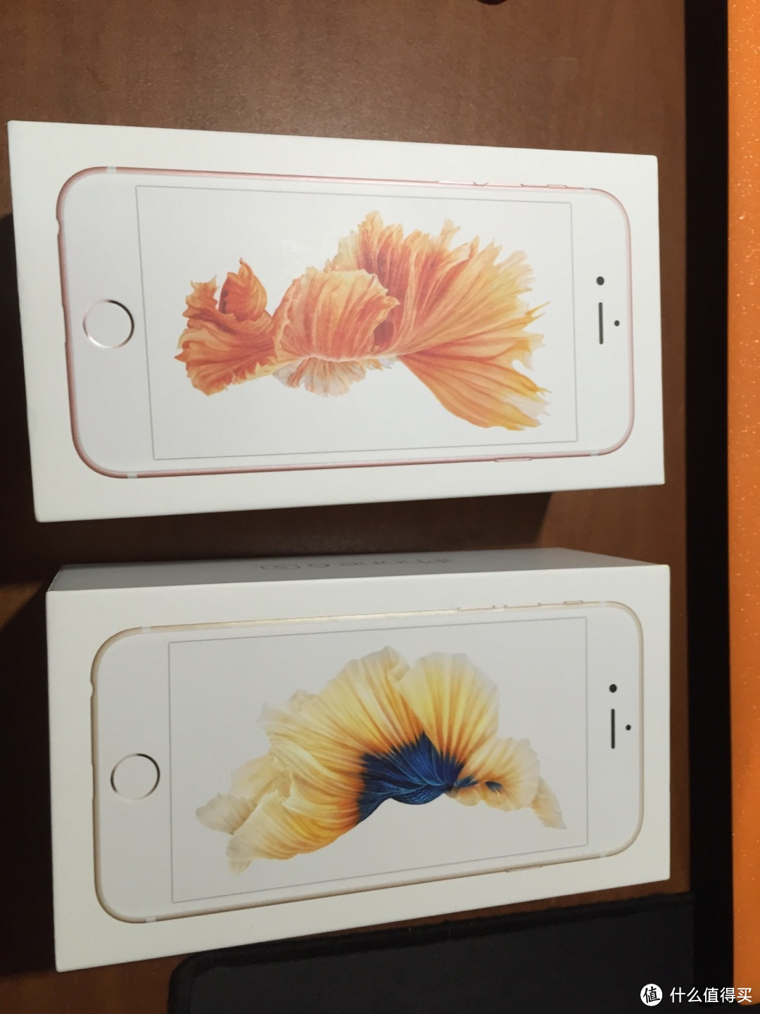 港版金色和玫瑰金6S简单开箱，附上与国行iPhone6的简单对比