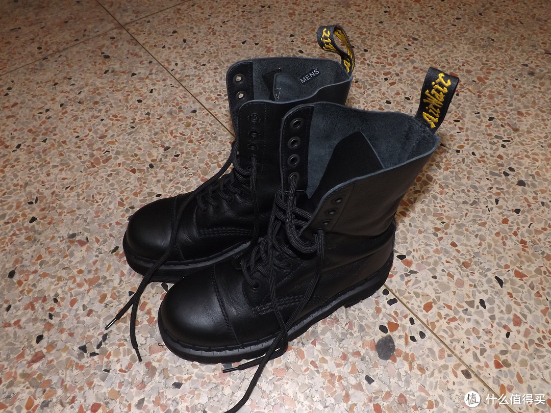腿粗就是不服不行:Dr. Martens 8267 十孔男款马丁靴