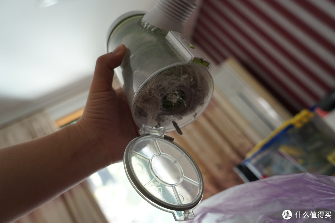 性价比可以,用户体验一般。小狗手持吸尘器测评报告