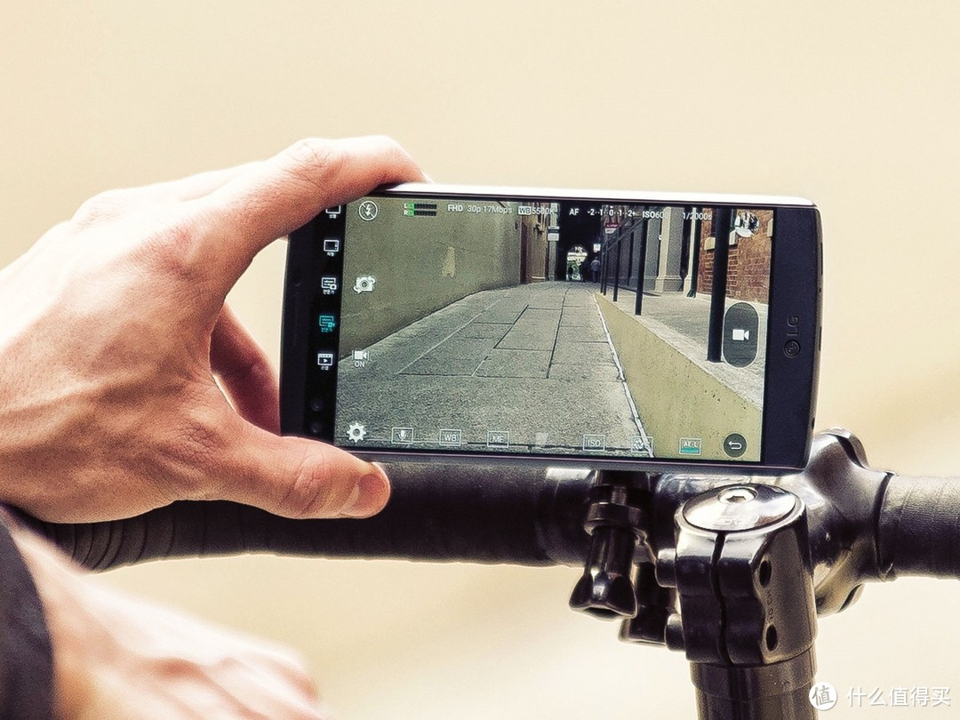 可手动设置摄像参数、人人是导演：LG 推出 全新V系列智能手机 V10