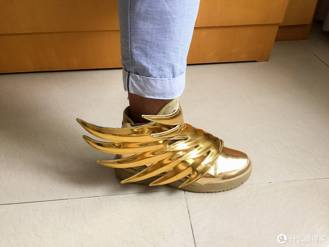 圣斗士の黄金战靴，奢华来袭：Jeremy Scott x adidas Originals Wings 3.0 Gold