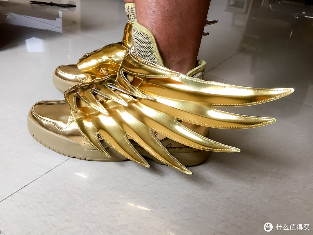 圣斗士の黄金战靴，奢华来袭：Jeremy Scott x adidas Originals Wings 3.0 Gold