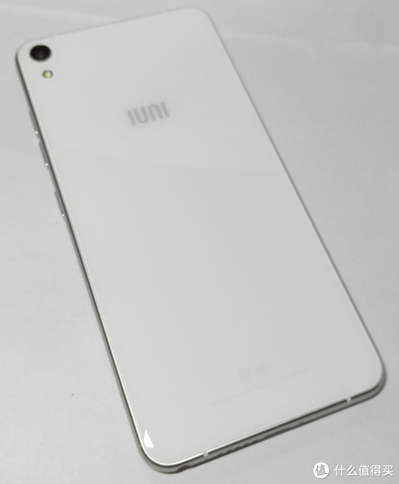 纯简白,颜如玉:评测 iuni N1 智能手机