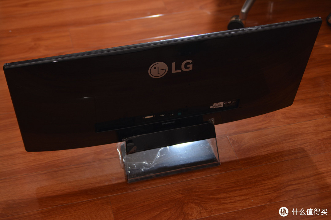 用上就回不去的21:9显示器 — LG 34UM65 & F&D T-180 Soundbar 开箱