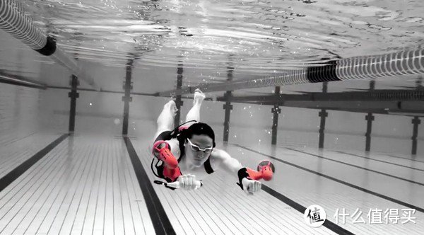 水下也可健步如飞：重量小 灵活性强 x2 Sport 水下喷射推进器