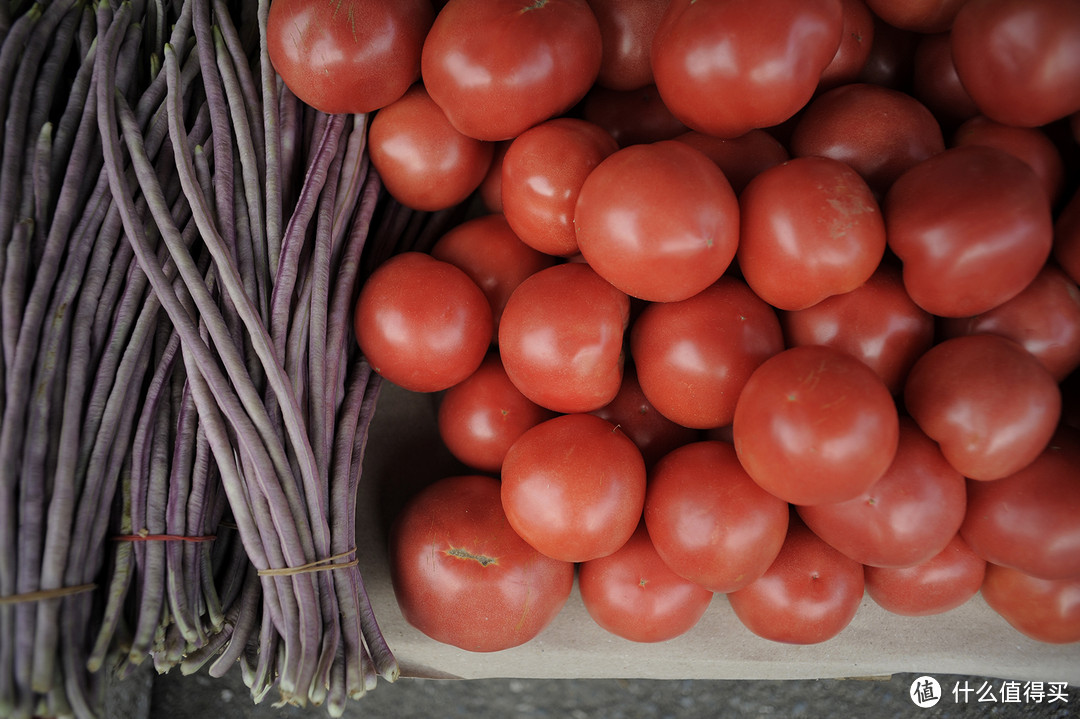 红色的豇豆和番茄，还是那种丝般柔顺的色彩过渡
