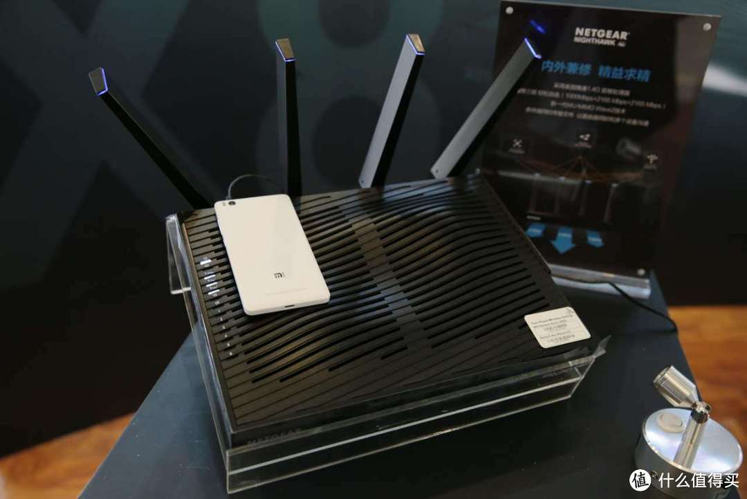 稳定、快速、高覆盖才是王道：NETGEAR 网件 发布 NIGHTHAWK 夜鹰 X8 AC5300无线路由器