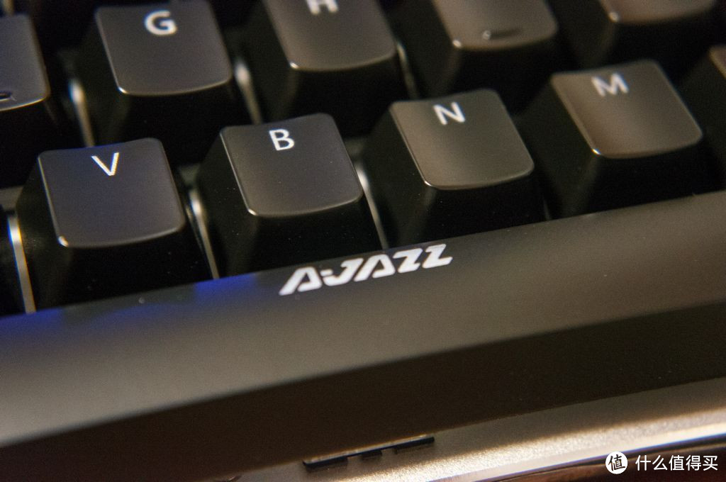 性价比爆表 黑爵AK33 极客 黑色青轴机械键盘评测报告
