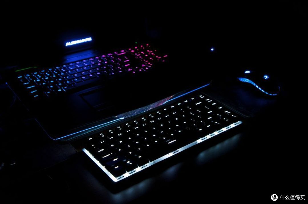 性价比爆表黑爵ak33极客黑色青轴机械键盘评测报告