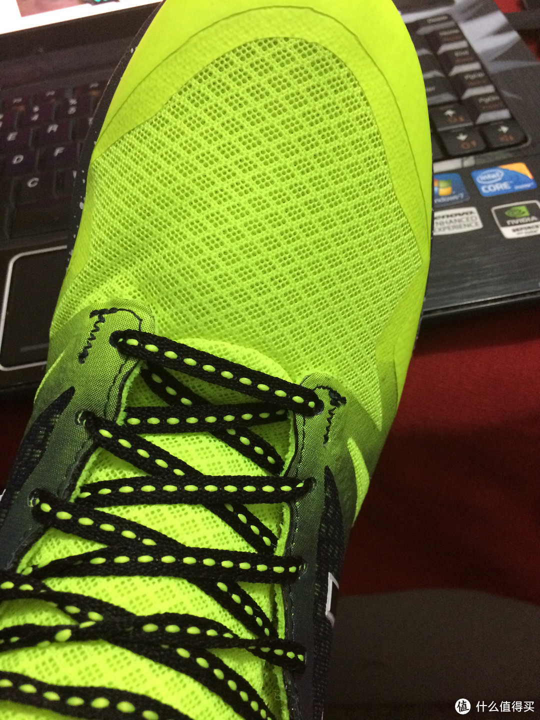 一双亮骚的 New Balance  MT690运动鞋，穿上它去跑步吧